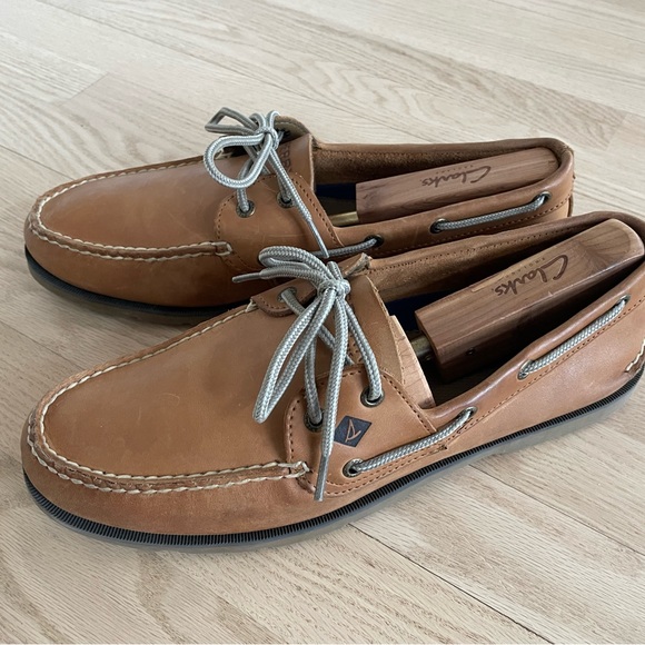Tan Sperry Top-Siders - Picture 3 of 4